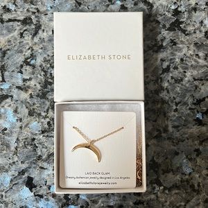 Gold pendant necklace